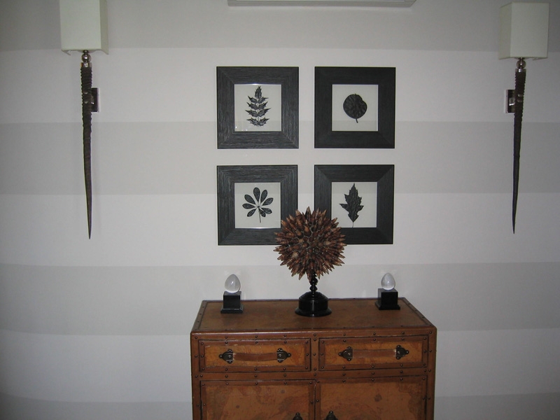 Record room Pair of wall lamps real graw ORYX horn, with ivory shades; metal parts in brass nichel plated 