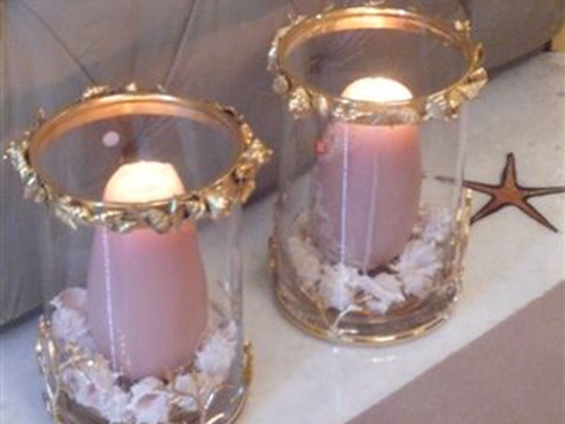 Пара подсвечников BUGIE CILINDRICHE CONTEMPORANEE из прозрачного стекла, на металлической основе из серии CORALLOиз никелированной латуни; Верхняя частькольца из серии SHELL.