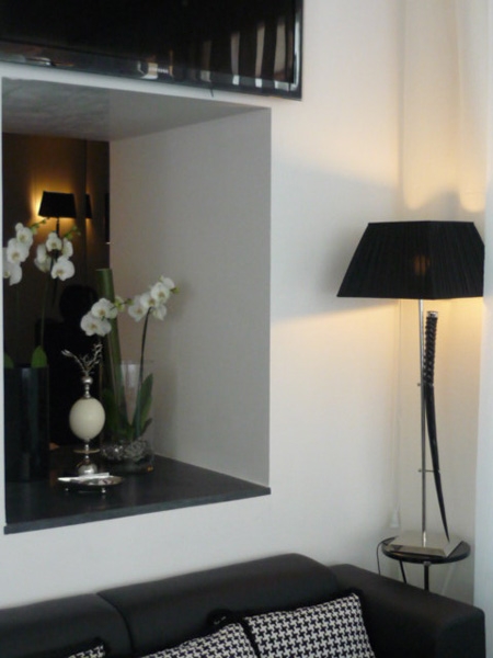 In the foreground table lamp in brass nichel plated with real ORYX black horn and french plisse' shade; the real OSTRICH EGG with metal coral and real agate stone. 