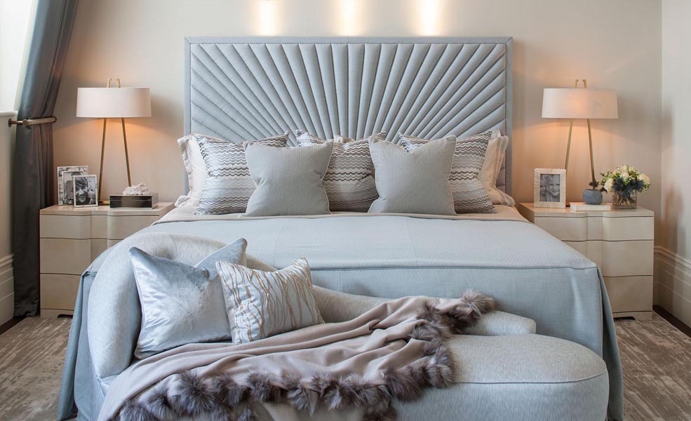 Master Bedroom: On the bedside tables, our lamps Cavalletto in brass nichel plated finish and our box in nichel with real natural Quartz (box available in different finishes)