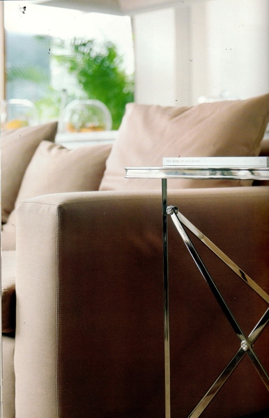 DETAIL : Metal Table